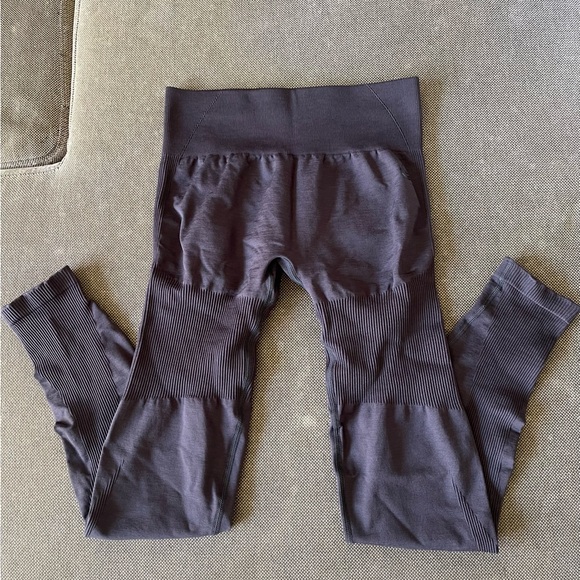 2 Lazuli Label Scrunch Seamless Contour Leggings - Picture 5 of 7